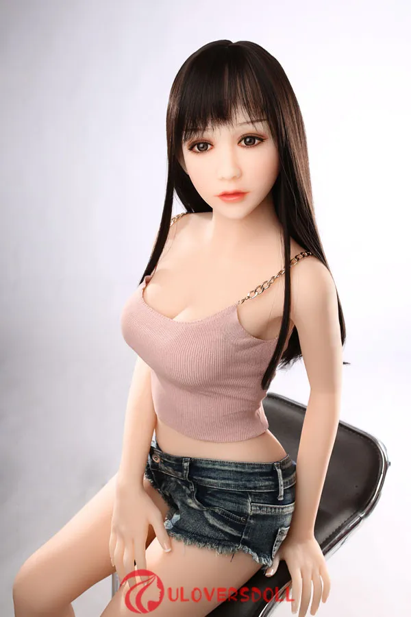 small breasts silicone sex dolls