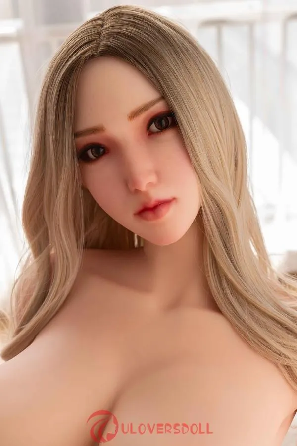 who made sex dolls