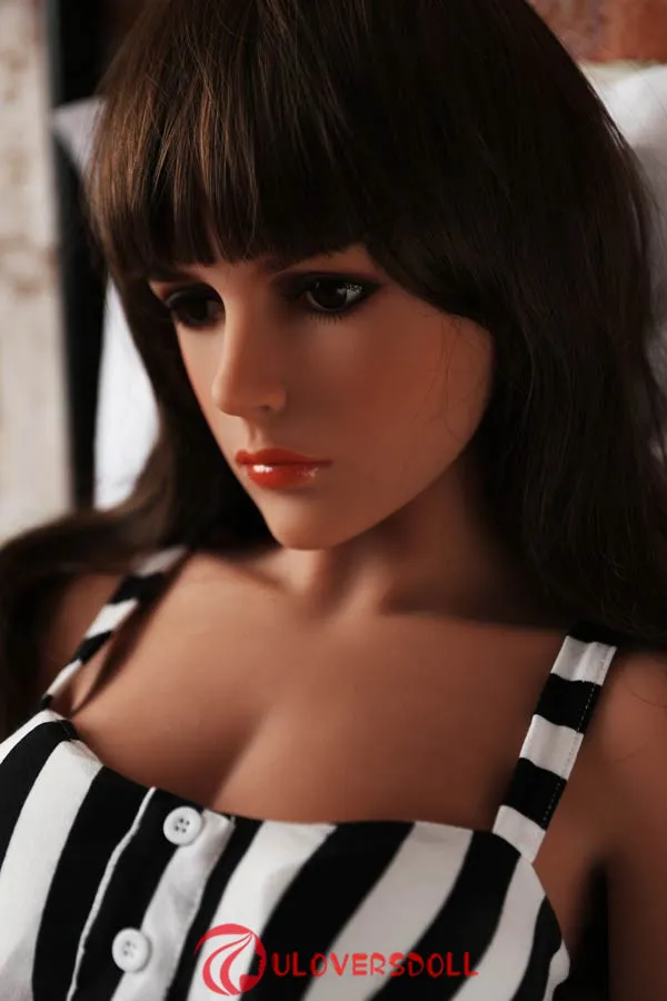 realistic female sex doll